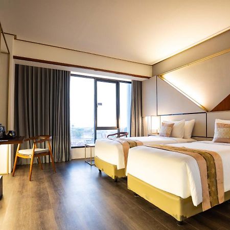 Rayz Umm Hotel Malang Buitenkant foto